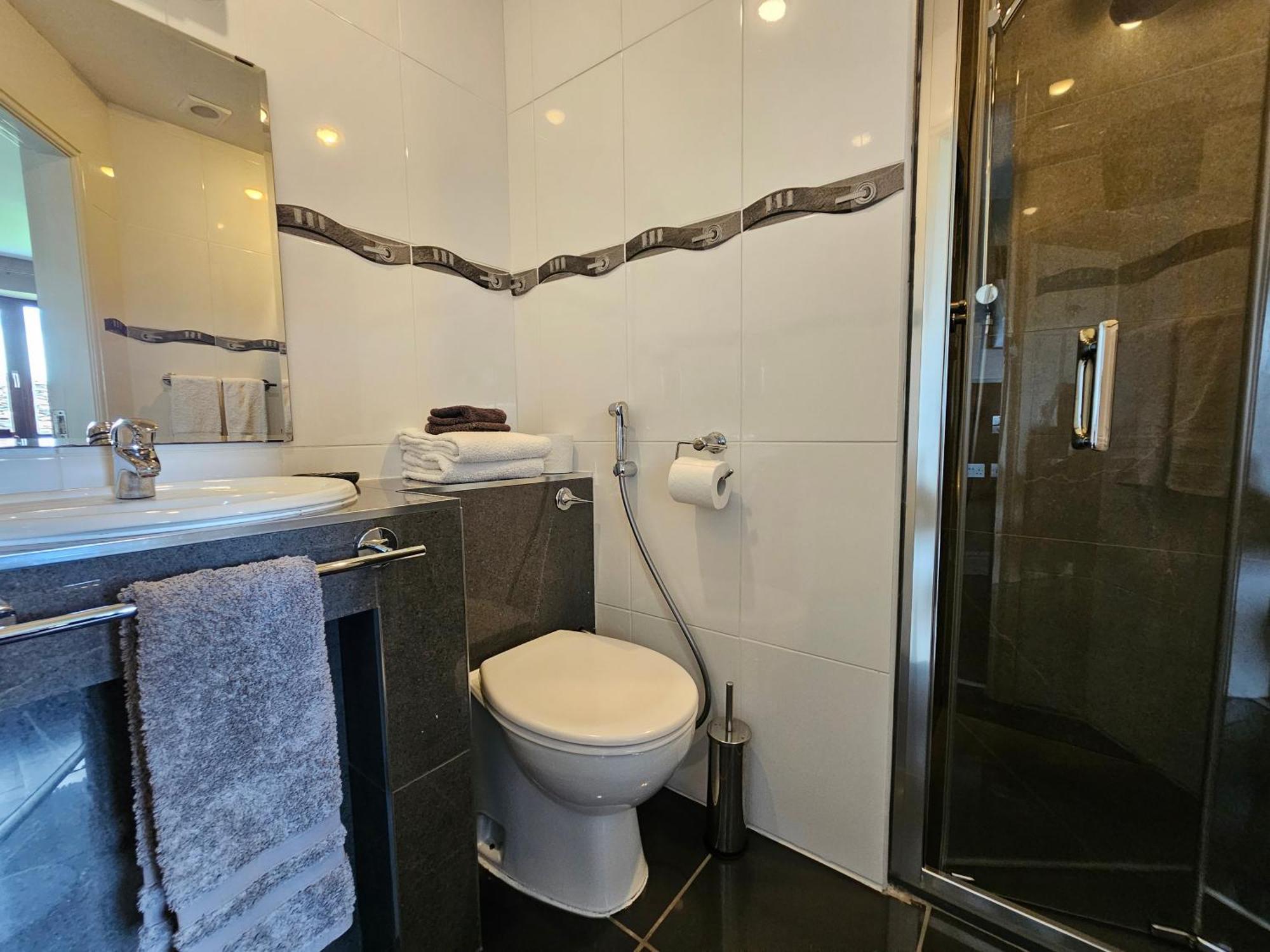 Fuchsia Lodge - New Luxury 5* Beachside Lodge With Sauna - 4 Beds Ensuite - Spectacular Location Waterville Bagian luar foto